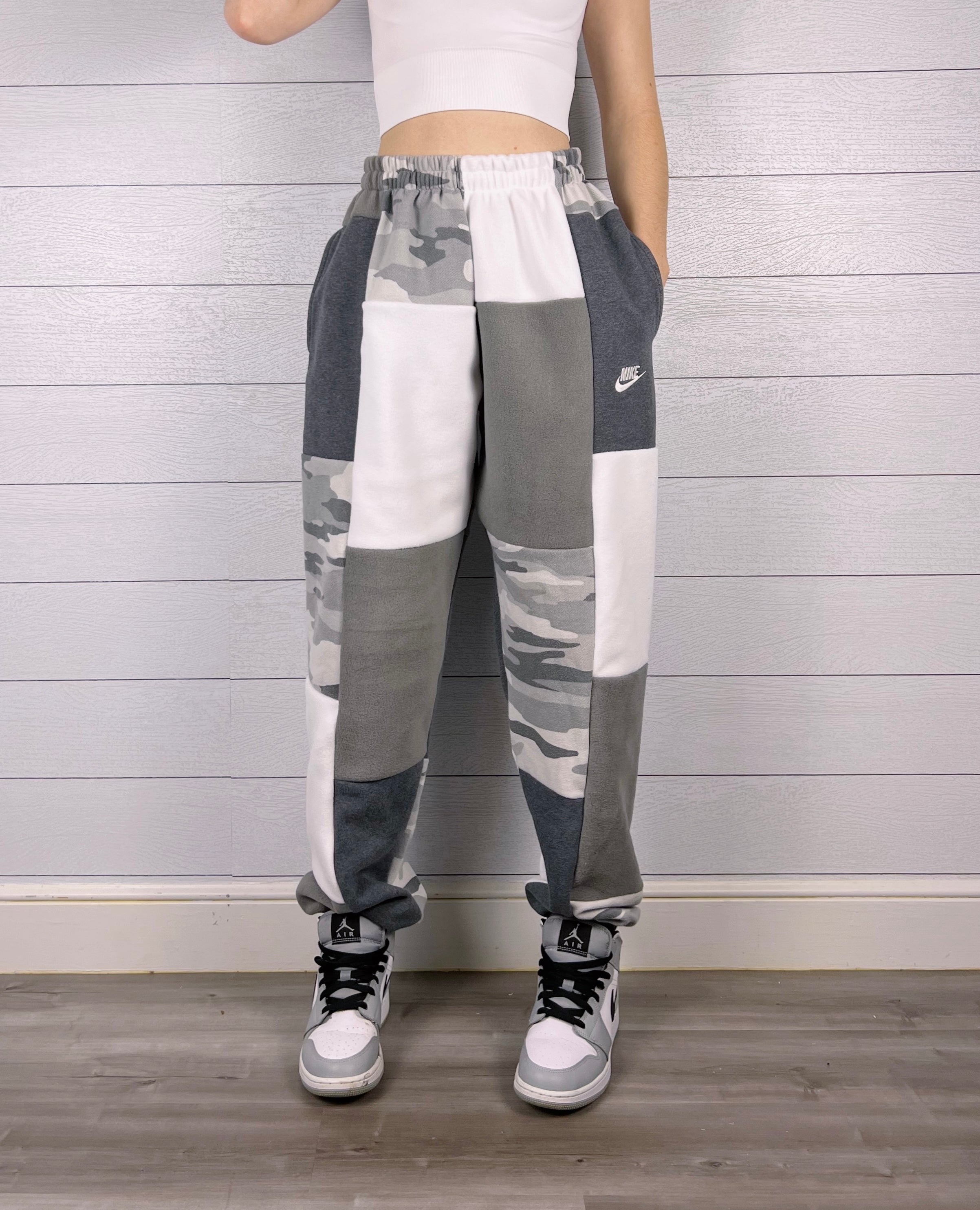 (M/L) Arctic Camo 1/1 Joggers +pockets