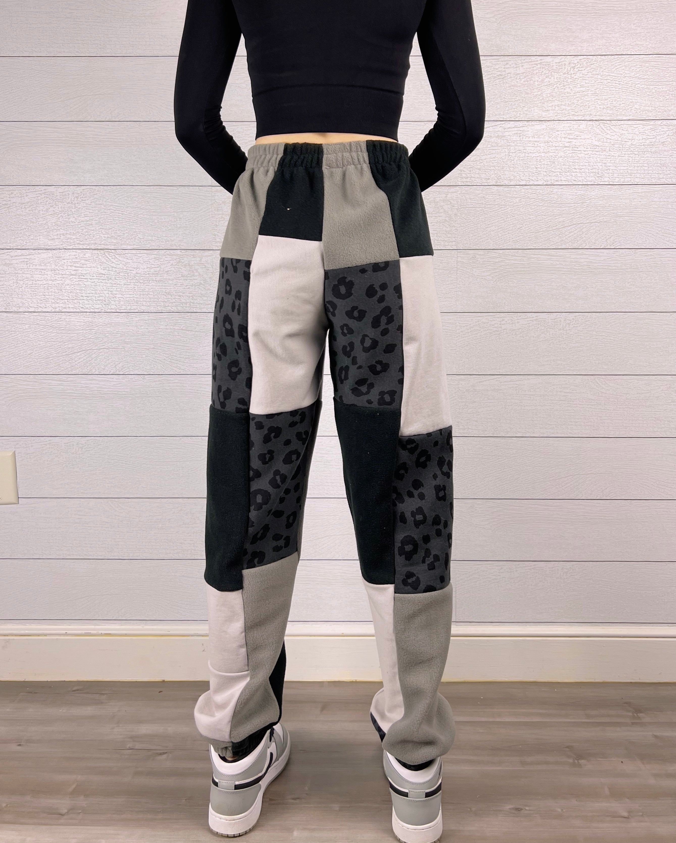 (S/M) Diamond Leopard 1/1 Joggers