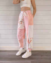 Load image into Gallery viewer, (S/M) Floral Quit 1/1 Joggers +pockets
