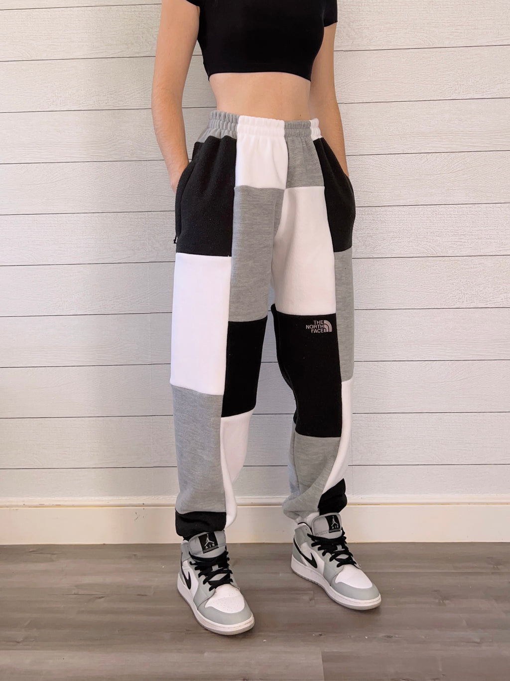(S/M) Diamond 1/1 Joggers +zipper pockets