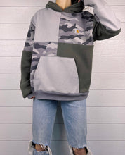 Load image into Gallery viewer, (L) Diamond Camo 1/1 Hoodie
