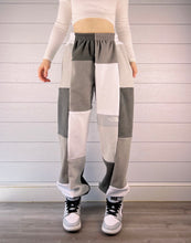 Load image into Gallery viewer, (M/L) Ash Grey 1/1 Joggers +zipper pockets
