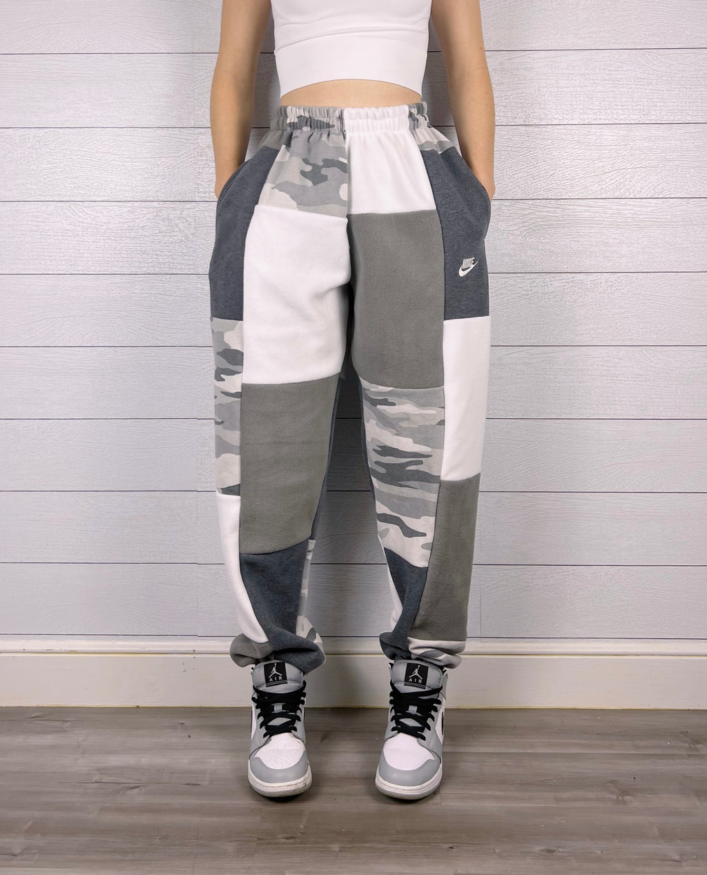 (M/L) Arctic Camo 1/1 Joggers +pockets