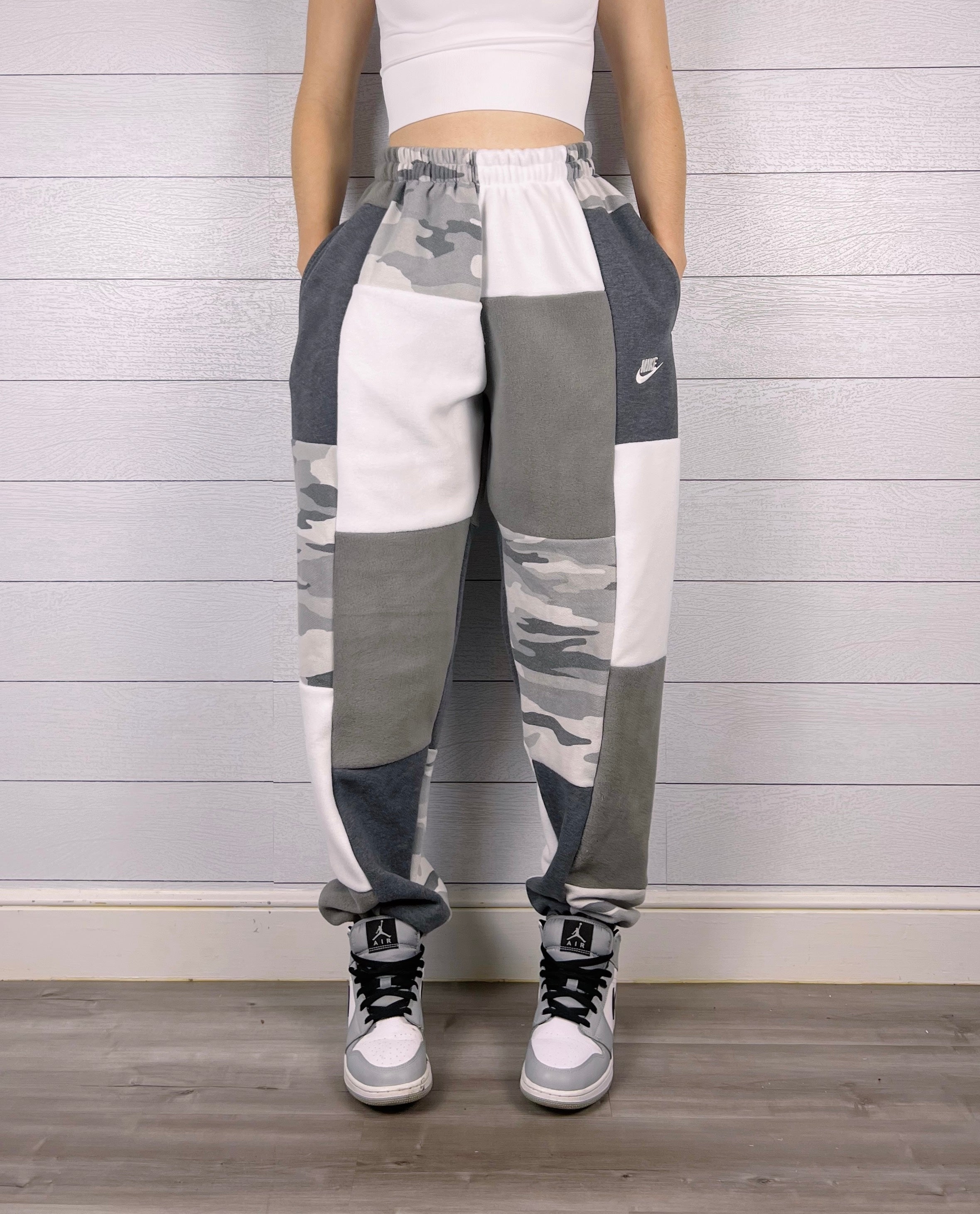 (M/L) Arctic Camo 1/1 Joggers +pockets