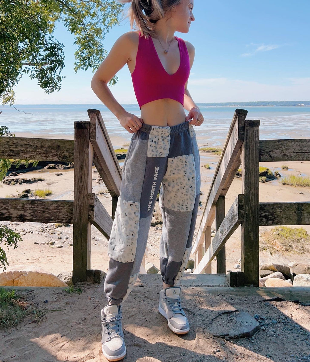 (XS/S) Snow Leopard 1/1 Joggers *with pockets*