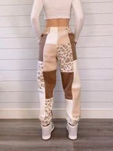 Load image into Gallery viewer, (S/M) Rustic Leopard 1/1 Joggers +pockets
