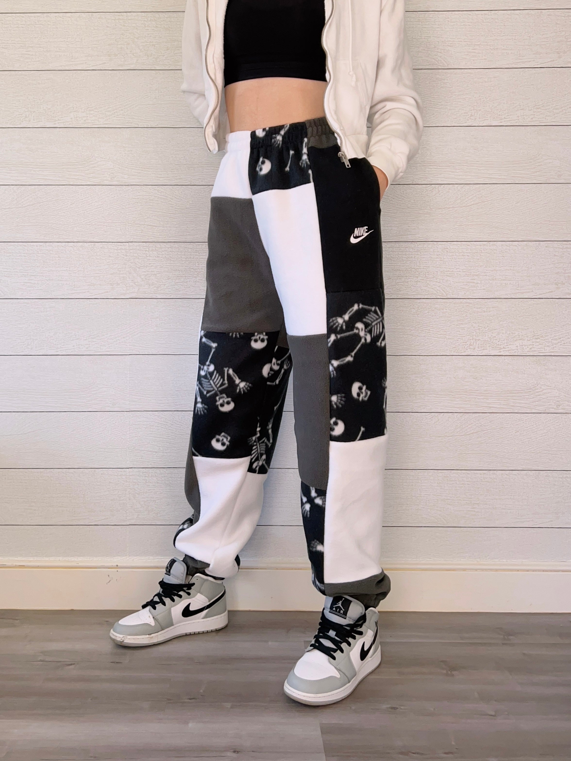 (S/M) Spooky Skelly 1/1 Joggers +pockets