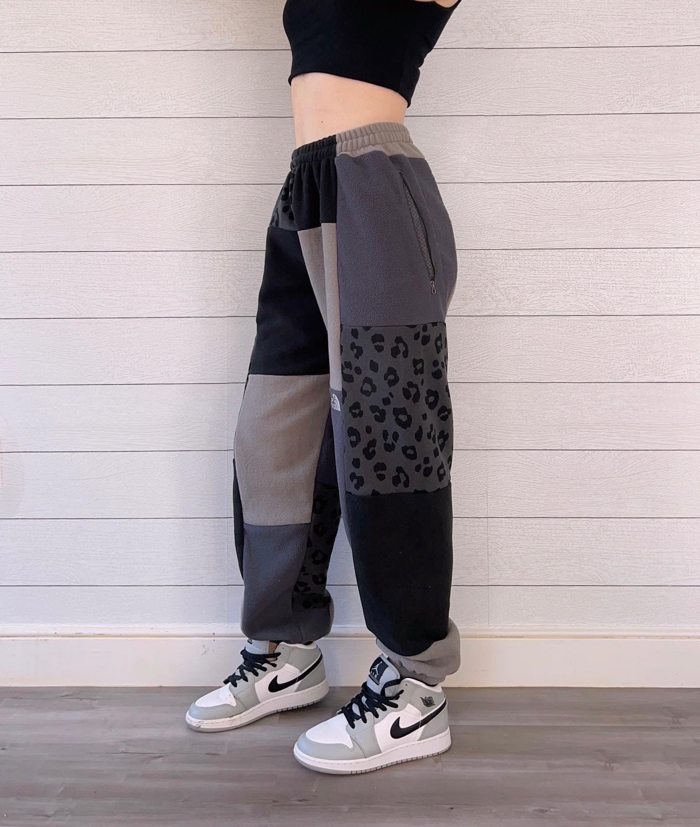 (S/M) Diamond Leopard 1/1 Joggers +zipper pockets