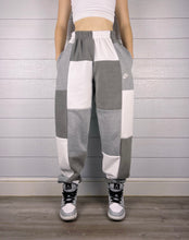 Load image into Gallery viewer, (M/L) Ash Grey 1/1 Joggers +pockets
