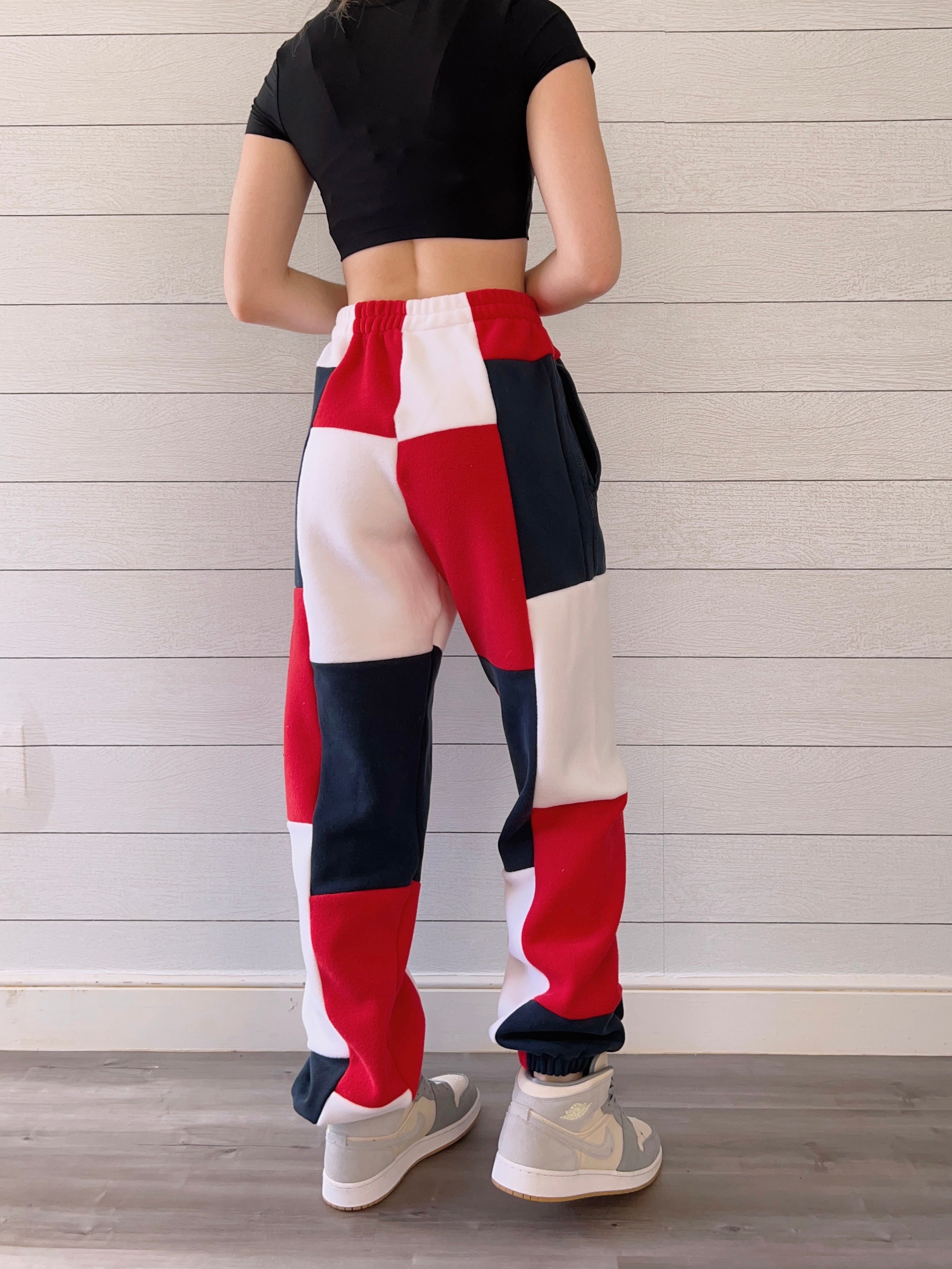 (M/L) Patriots Gameday 1/1 Joggers +pockets