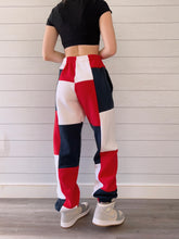 Load image into Gallery viewer, (M/L) Patriots Gameday 1/1 Joggers +pockets
