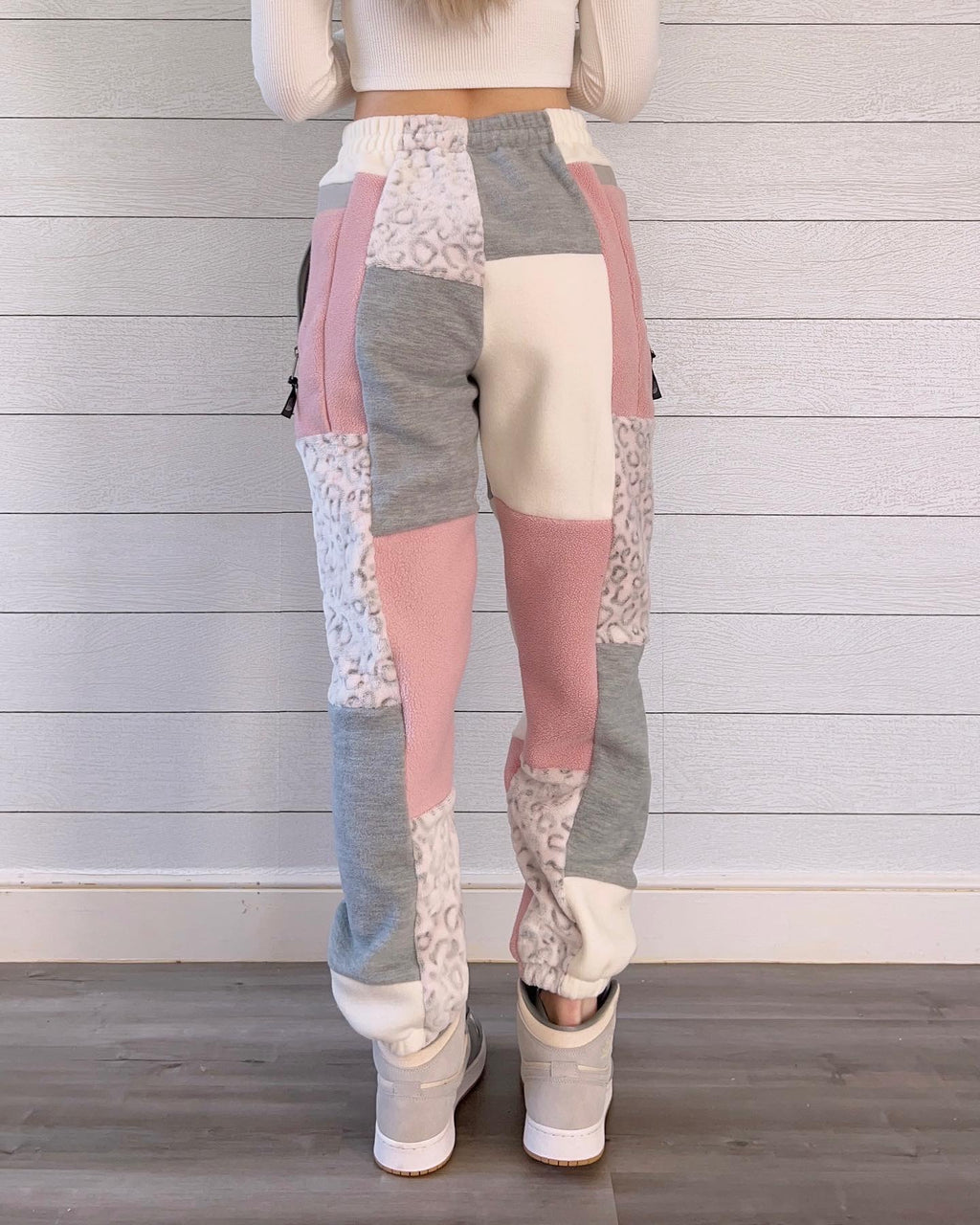 (S/M) Rose Snow Leopard 1/1 Joggers +zipper pockets