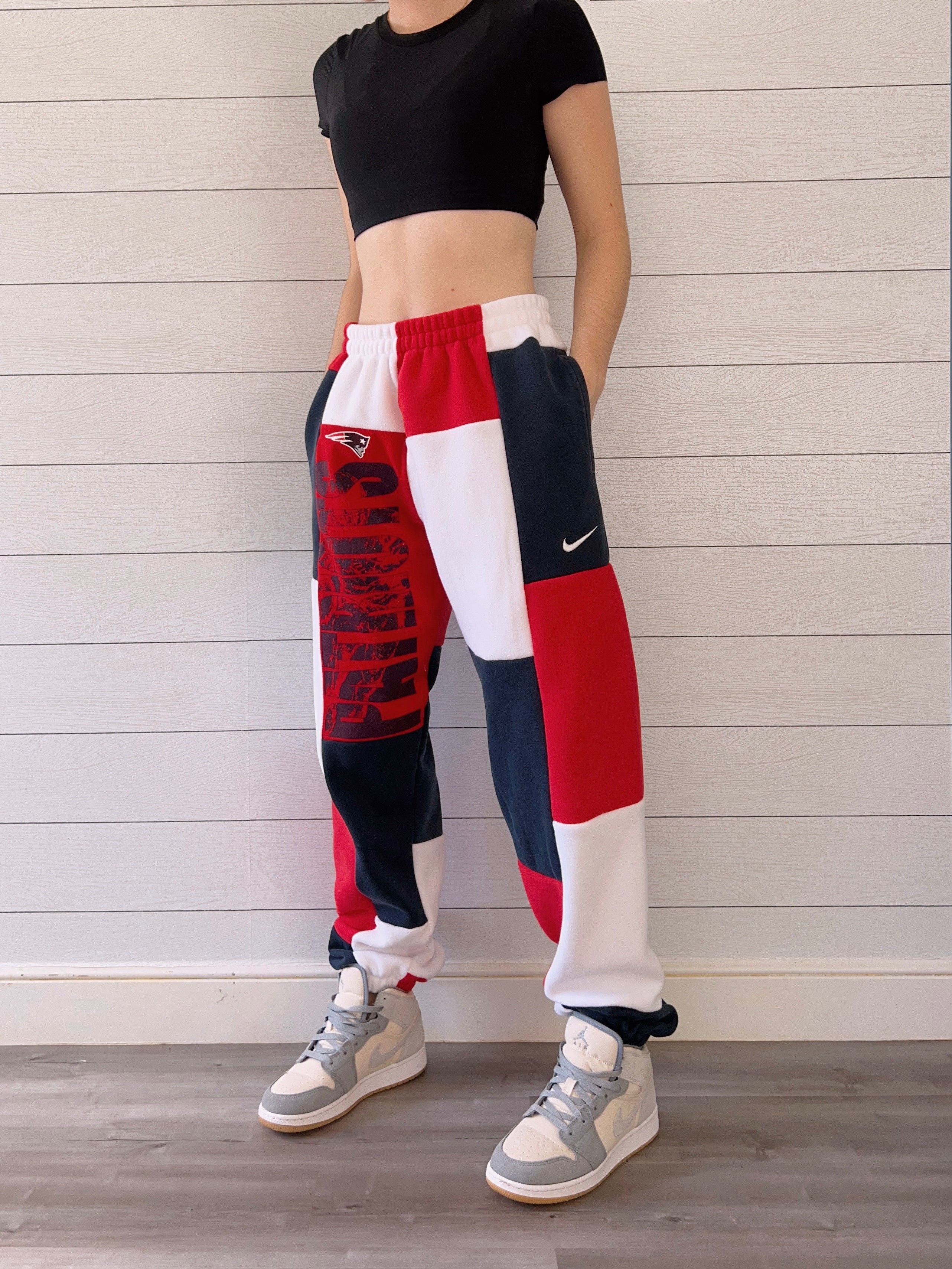 (M/L) Patriots Gameday 1/1 Joggers +pockets